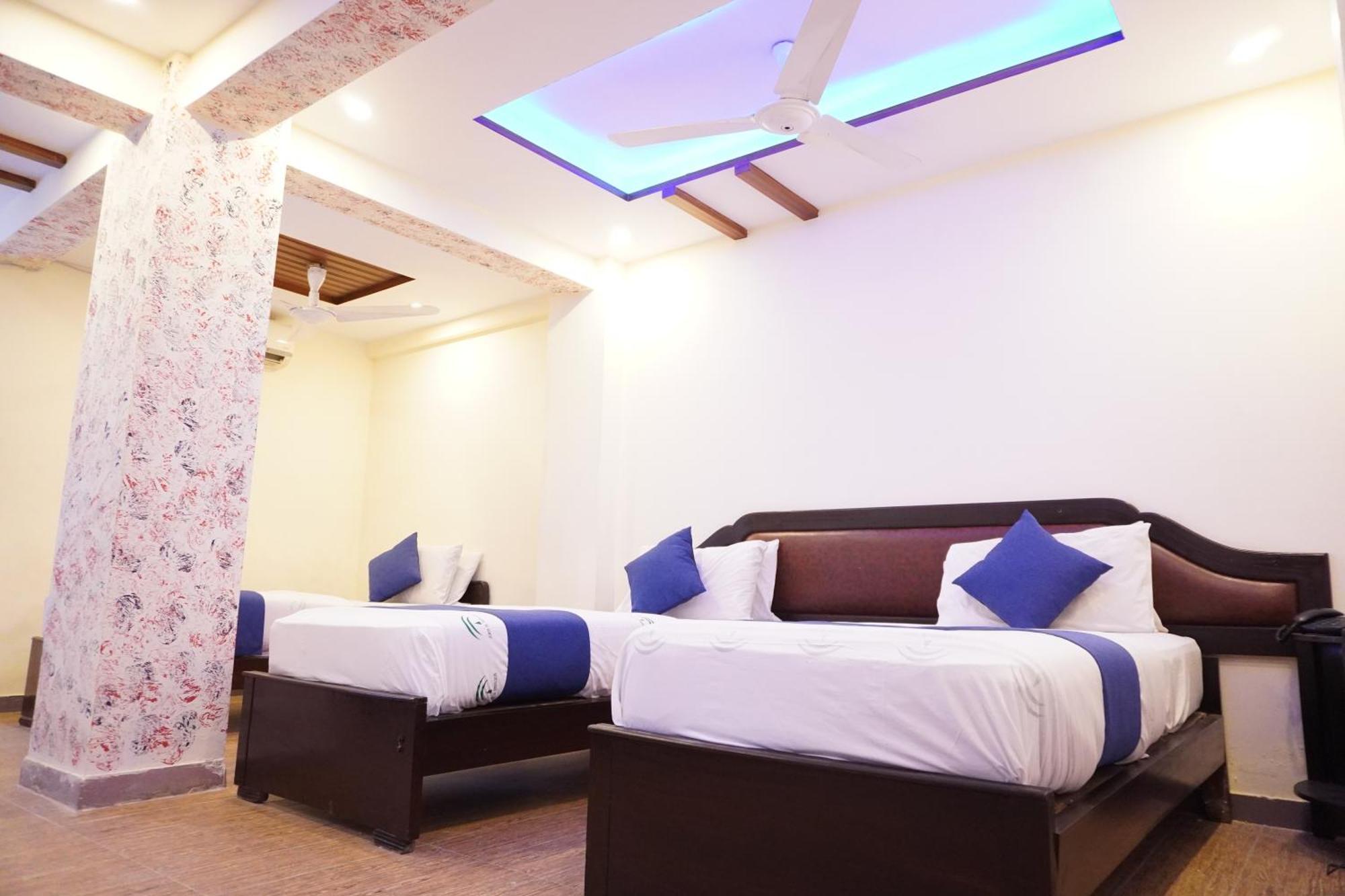 National Hotel Lahore Buitenkant foto