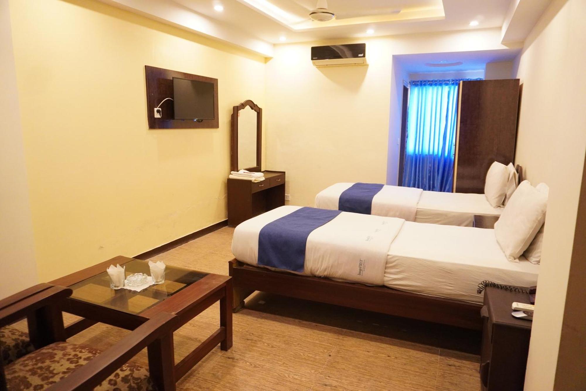 National Hotel Lahore Buitenkant foto