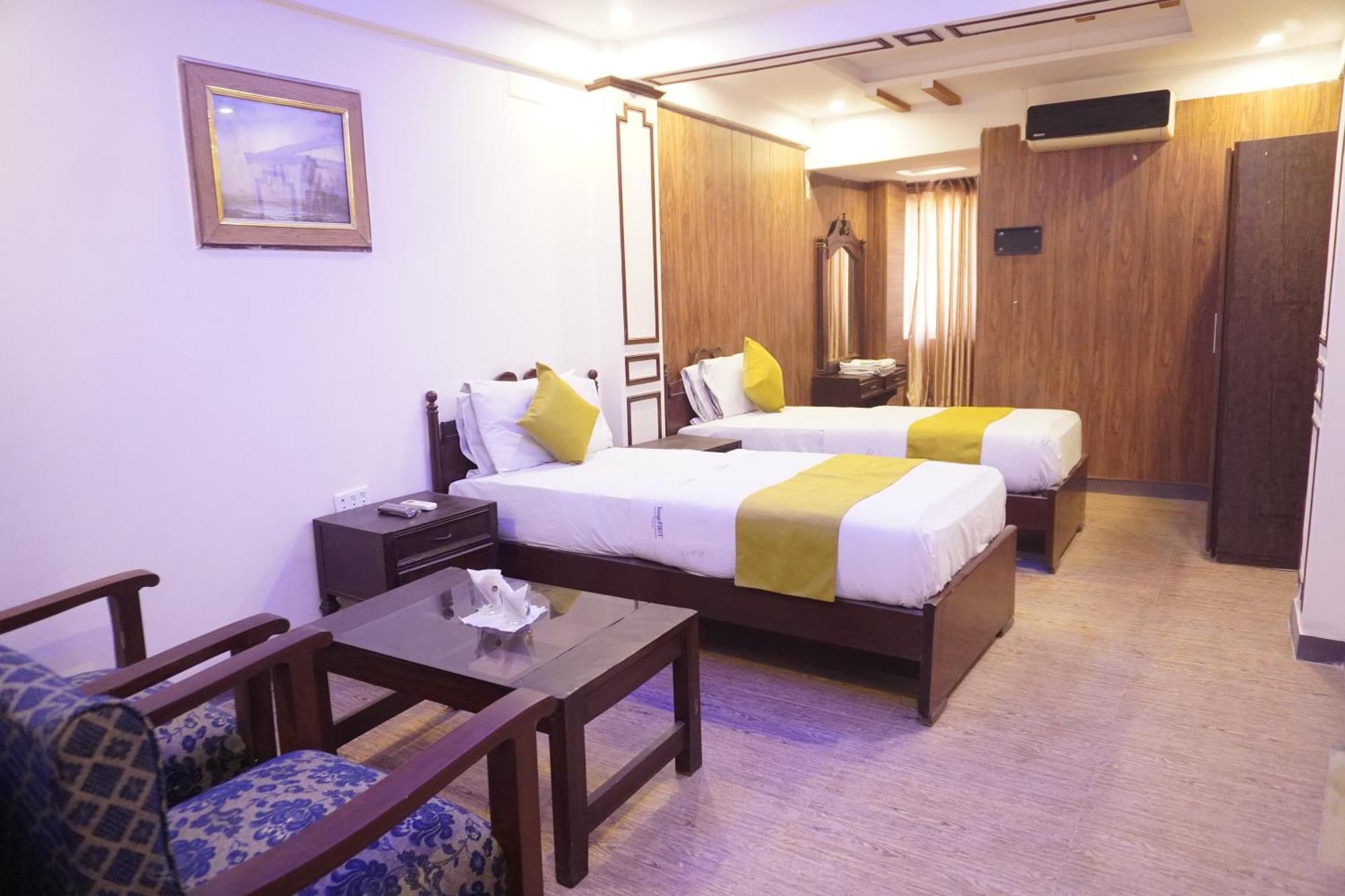 National Hotel Lahore Buitenkant foto