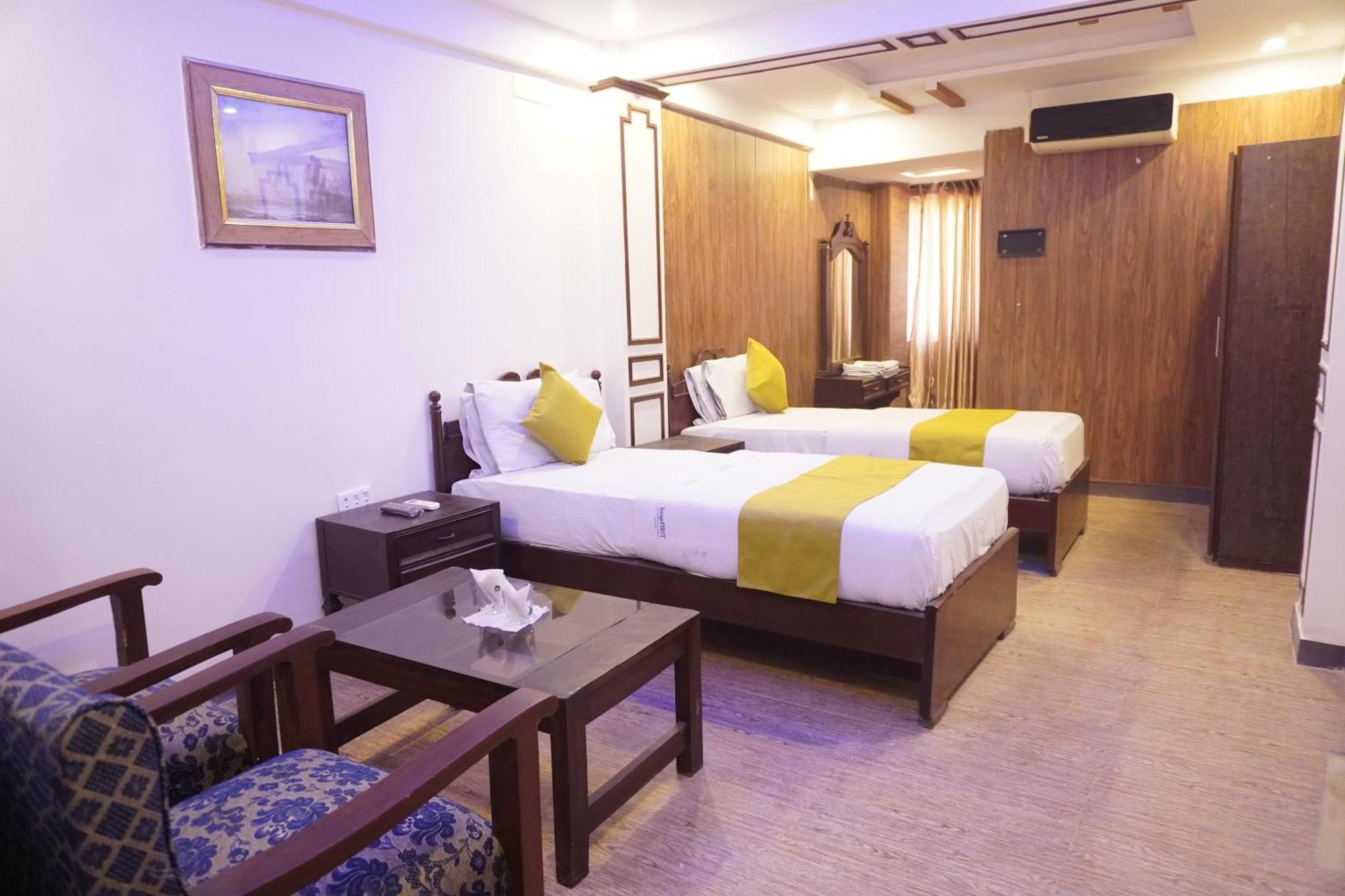 National Hotel Lahore Buitenkant foto