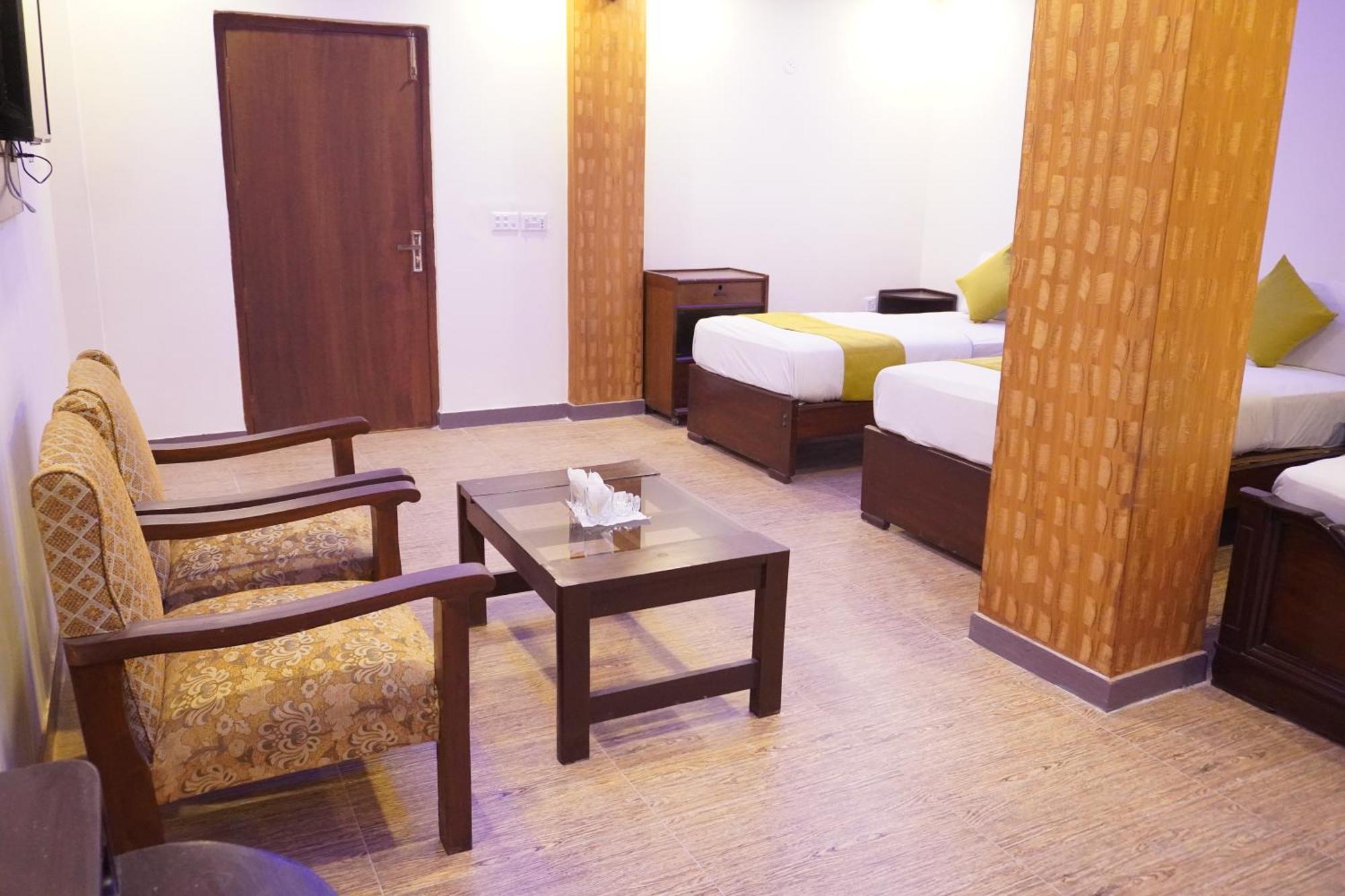 National Hotel Lahore Buitenkant foto