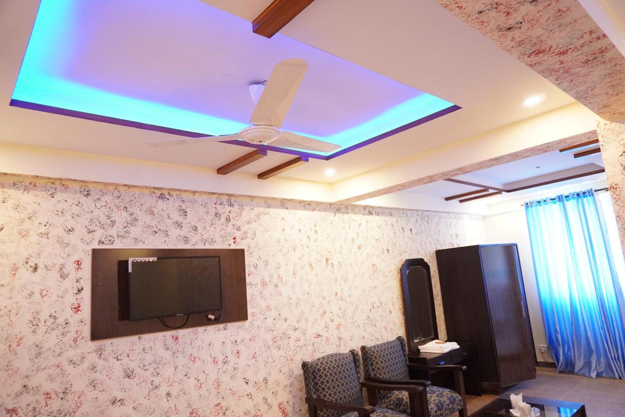 National Hotel Lahore Buitenkant foto