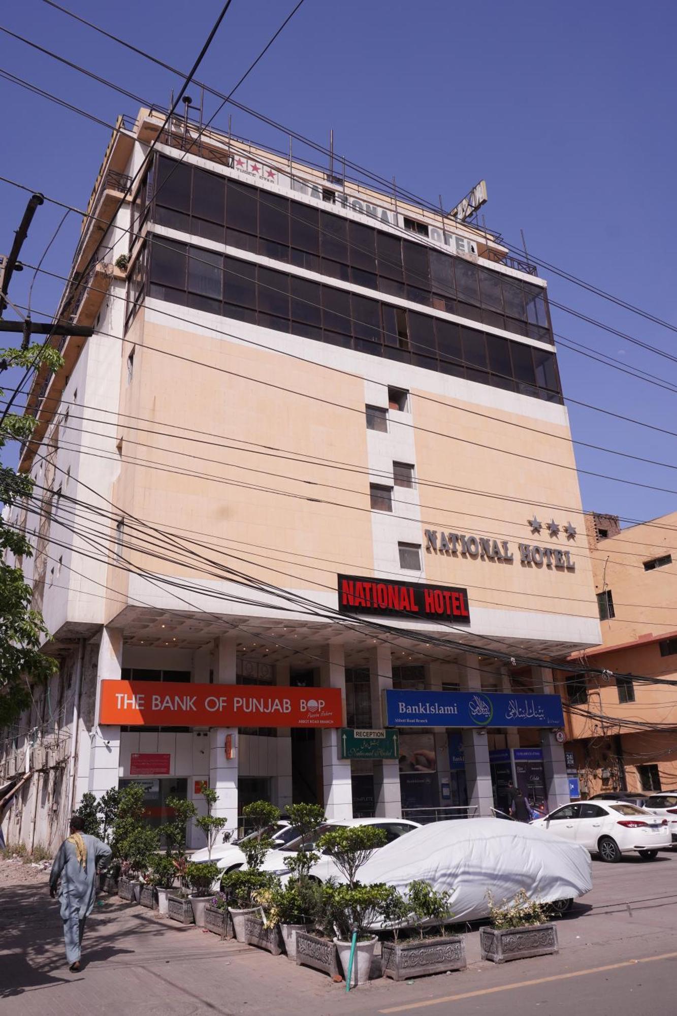 National Hotel Lahore Buitenkant foto