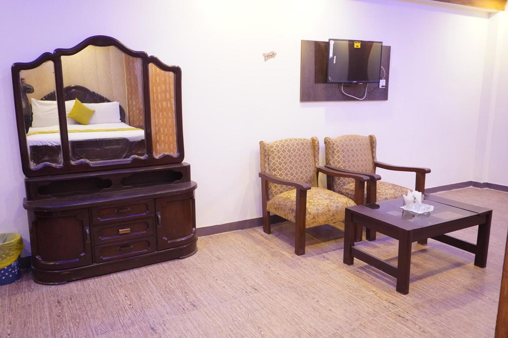 National Hotel Lahore Buitenkant foto