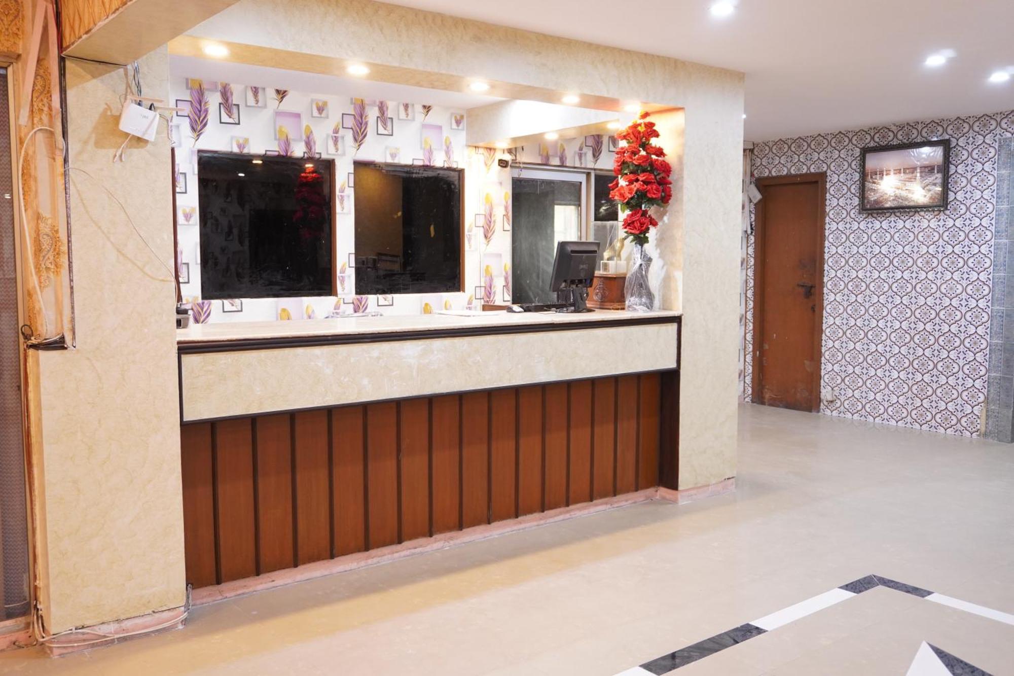 National Hotel Lahore Buitenkant foto