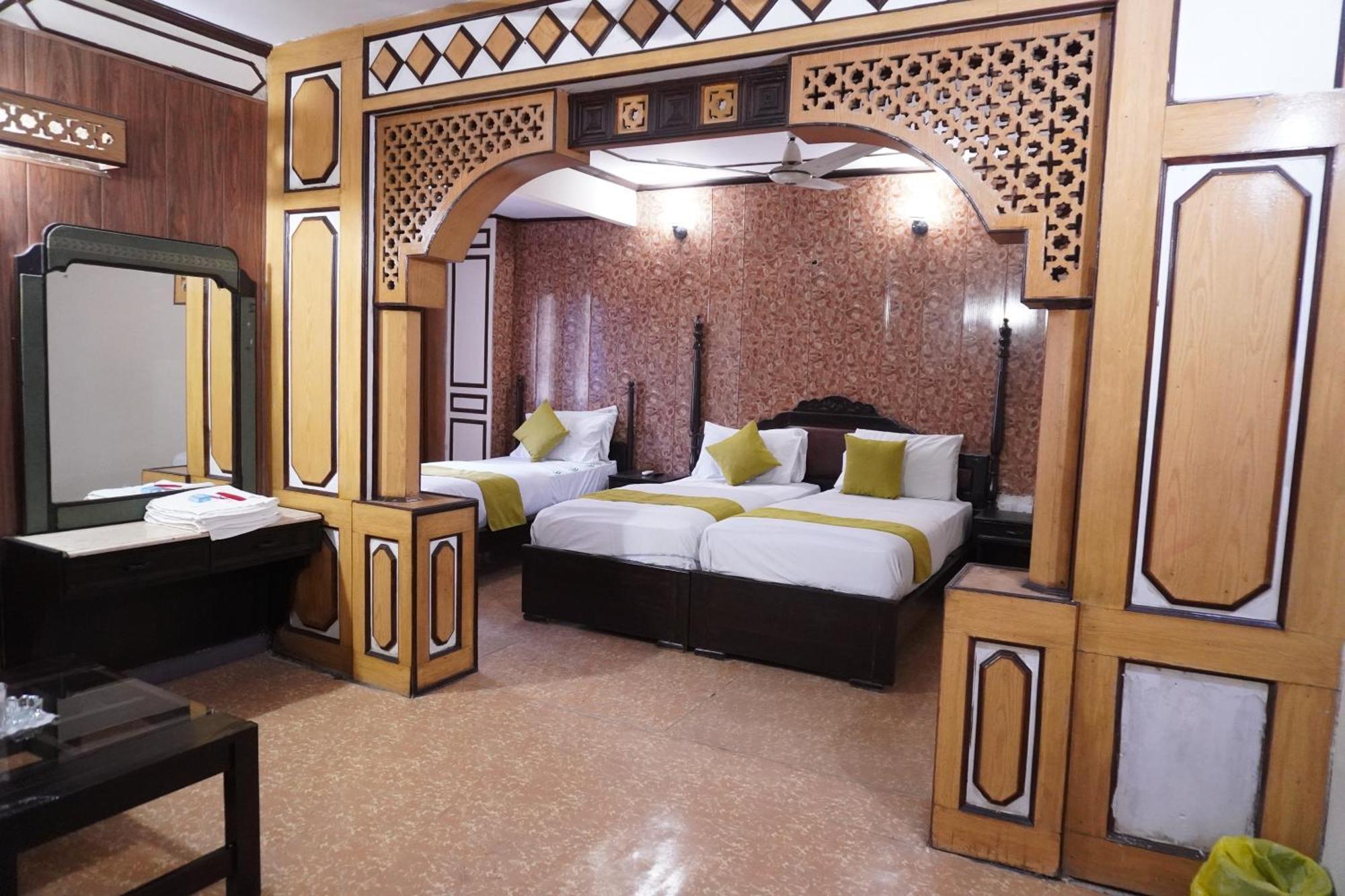 National Hotel Lahore Buitenkant foto