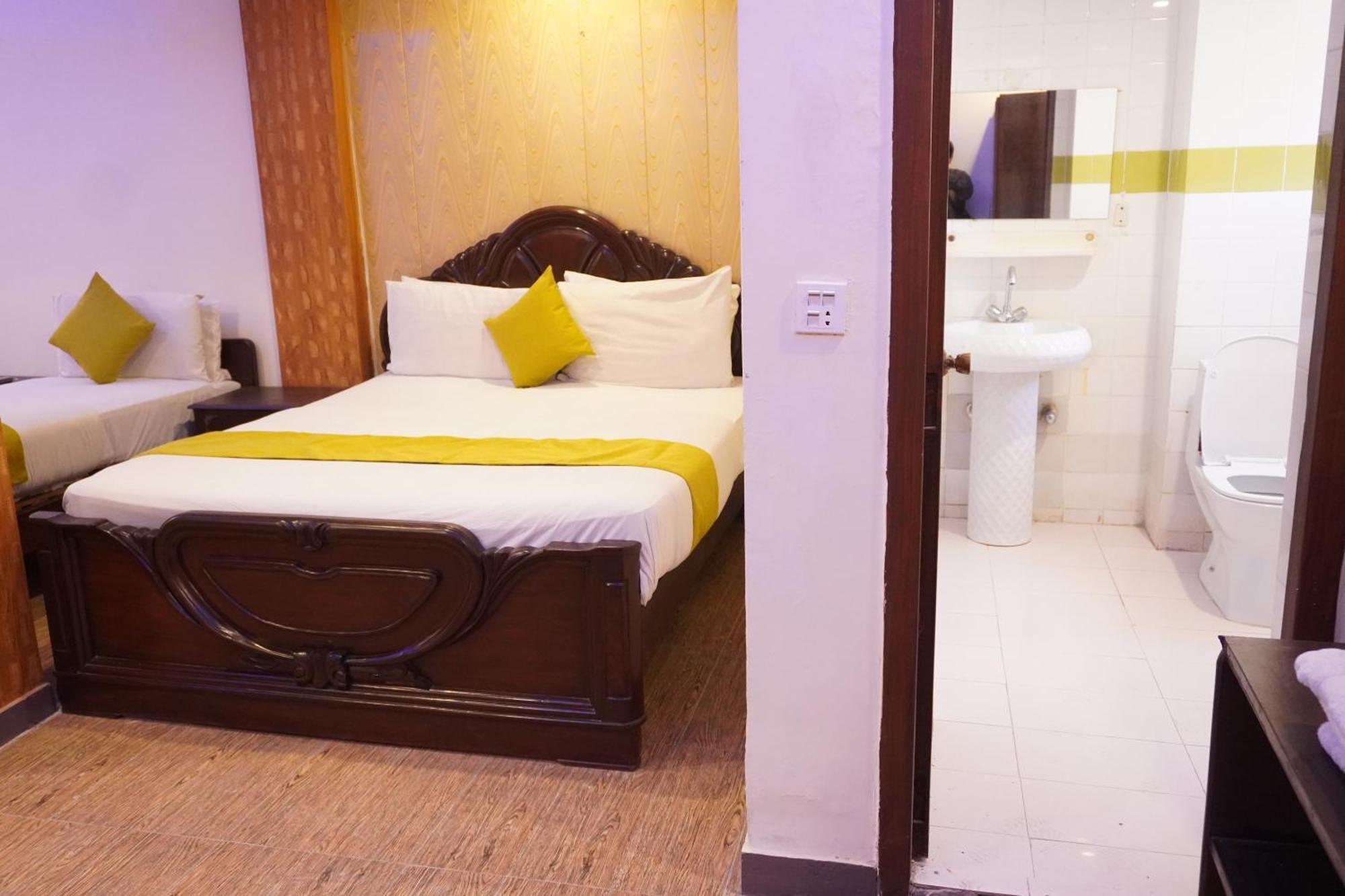 National Hotel Lahore Buitenkant foto