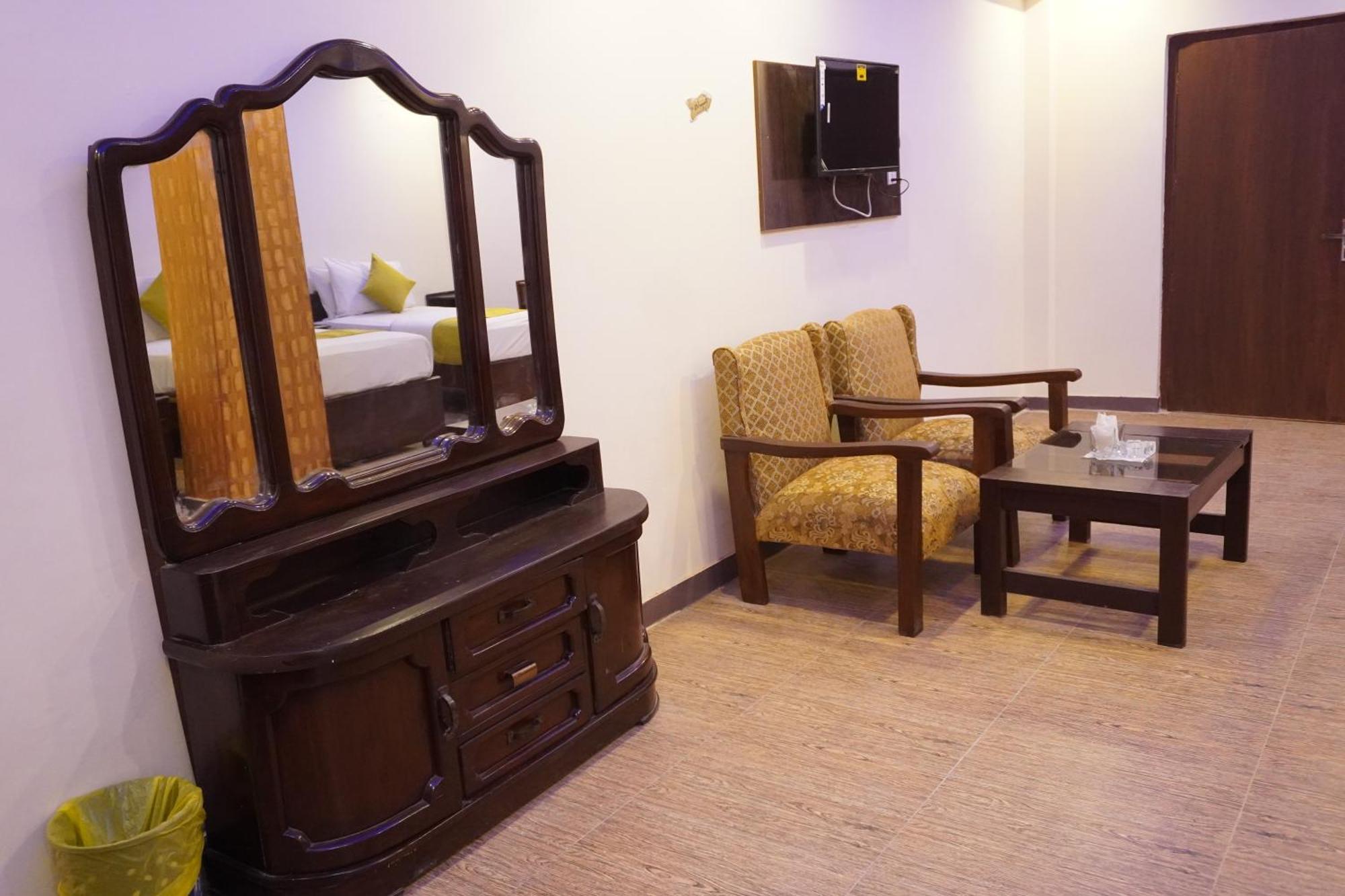 National Hotel Lahore Buitenkant foto