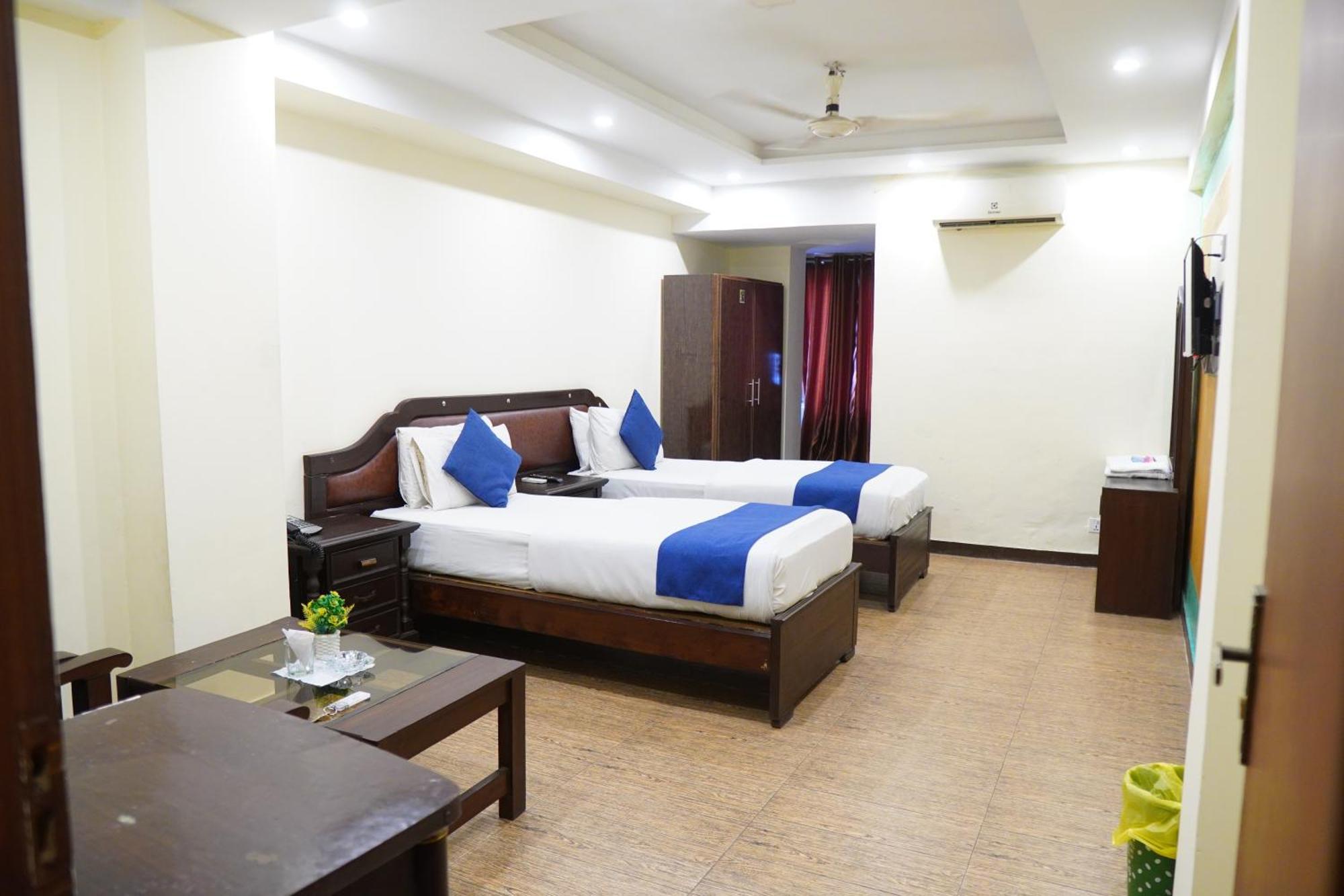 National Hotel Lahore Buitenkant foto