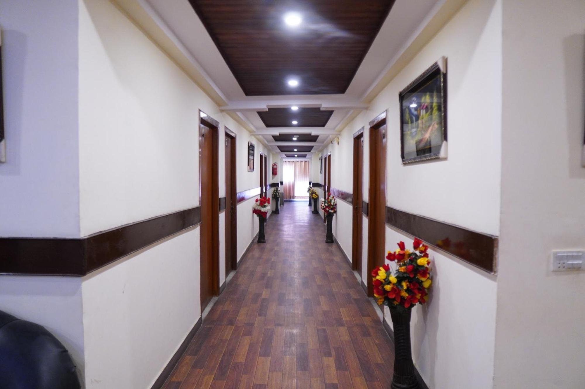 National Hotel Lahore Buitenkant foto