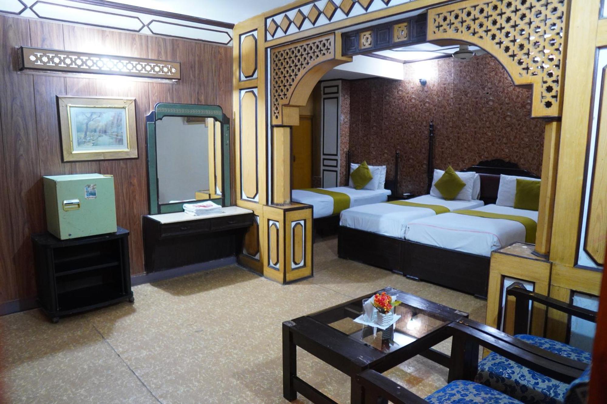 National Hotel Lahore Buitenkant foto