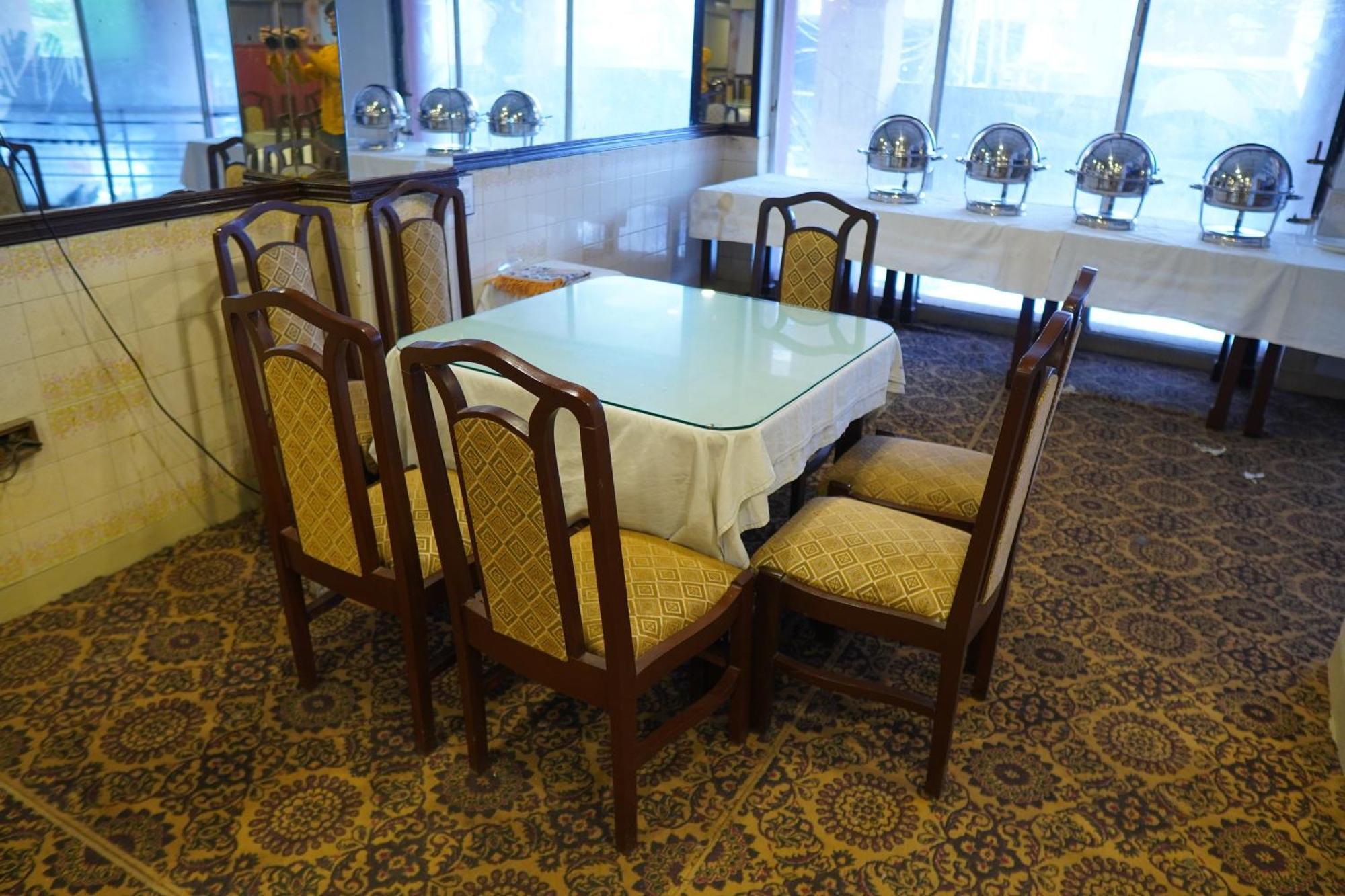 National Hotel Lahore Buitenkant foto