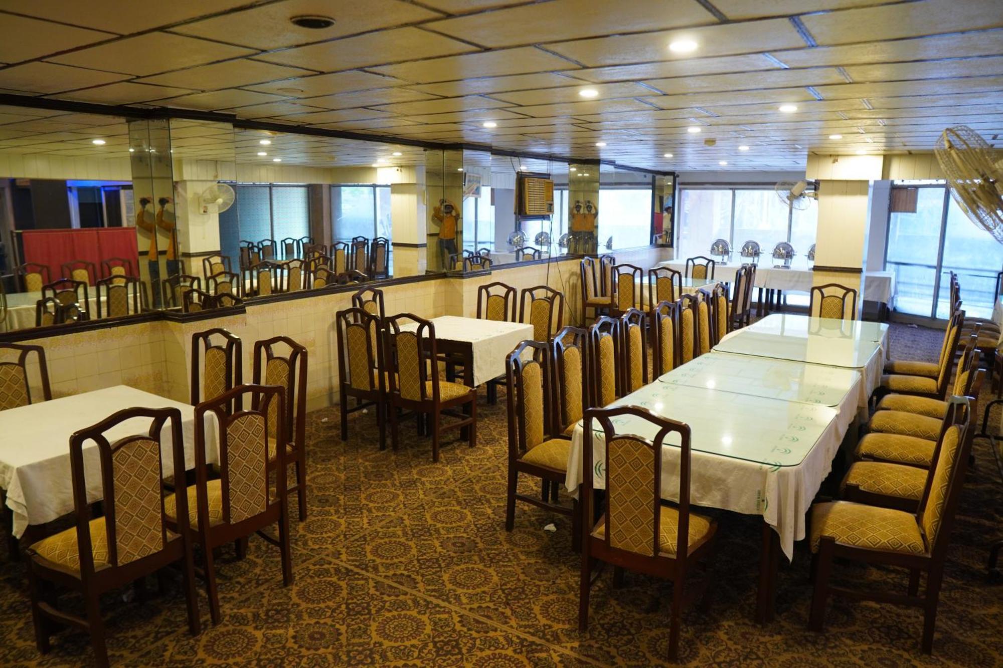 National Hotel Lahore Buitenkant foto