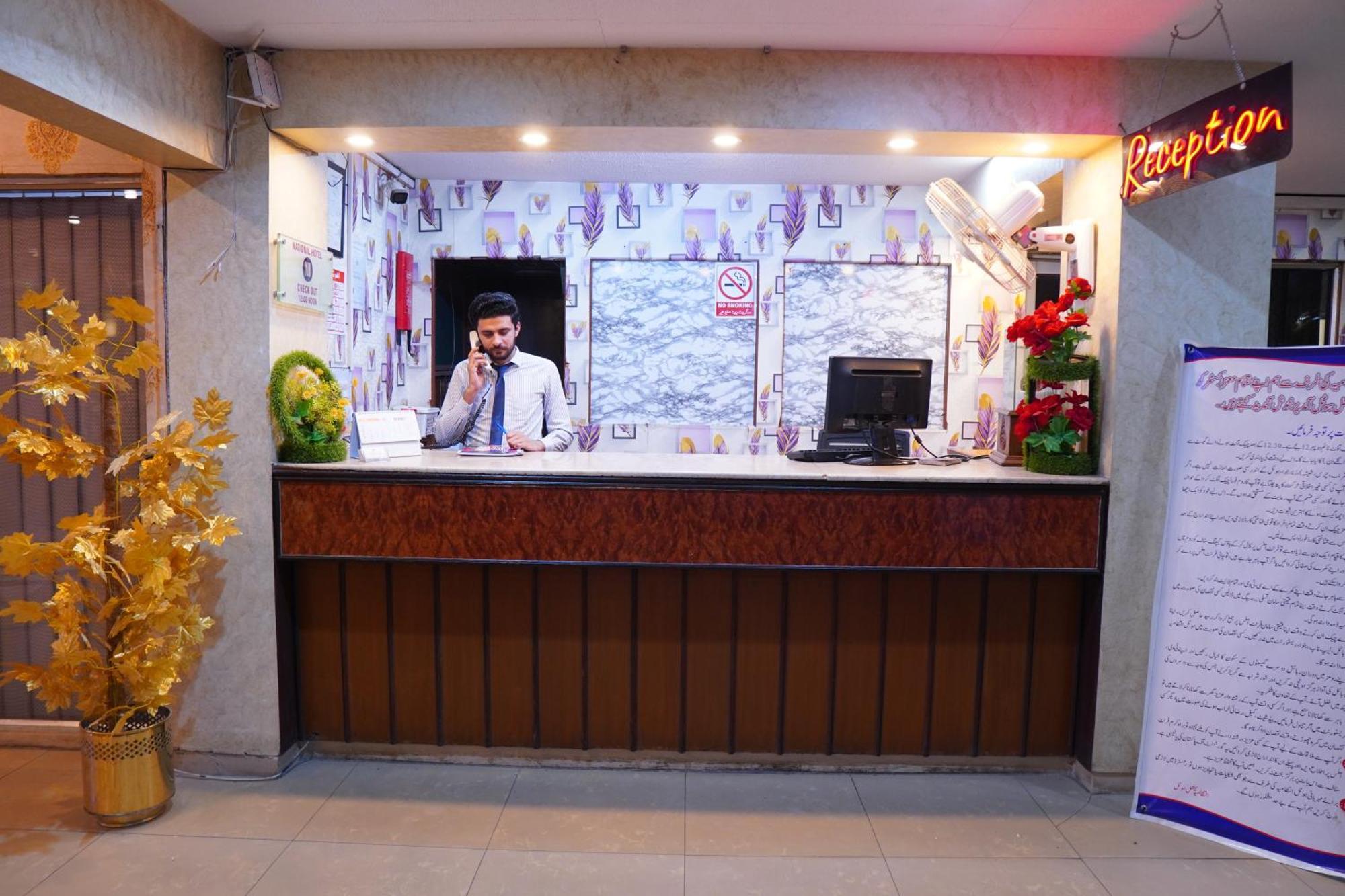National Hotel Lahore Buitenkant foto