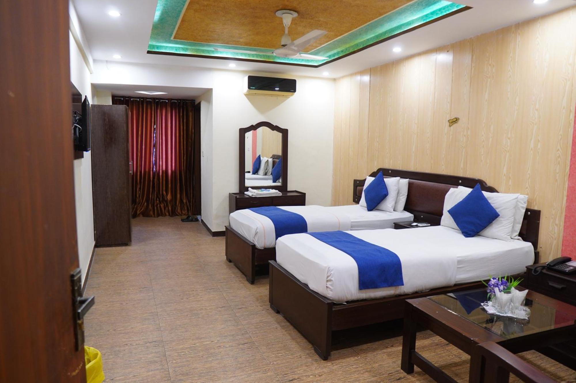 National Hotel Lahore Buitenkant foto