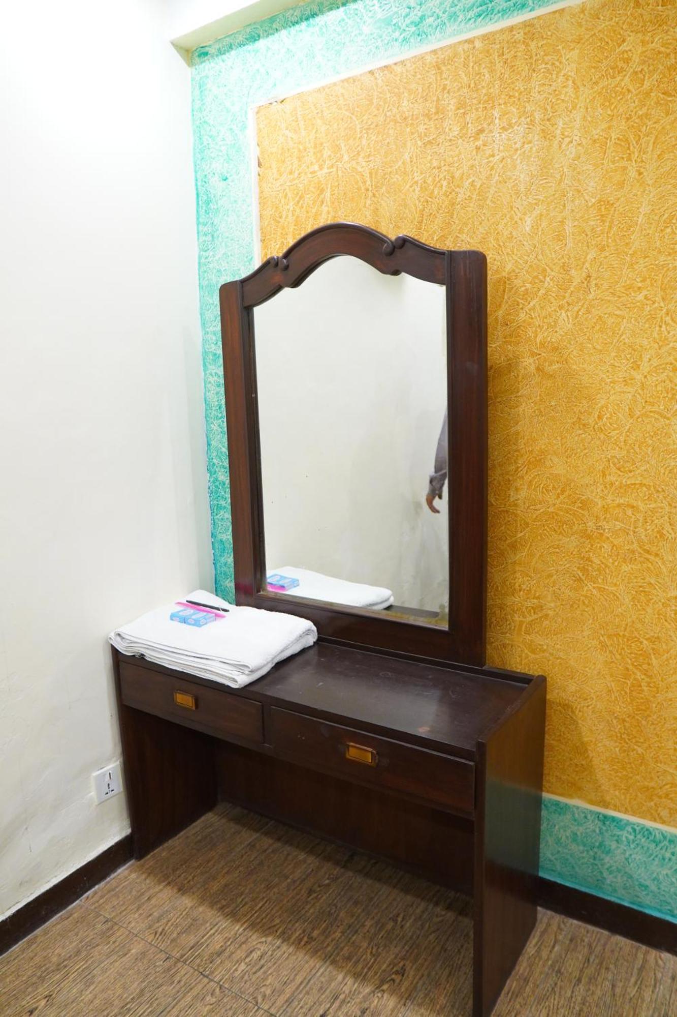 National Hotel Lahore Buitenkant foto