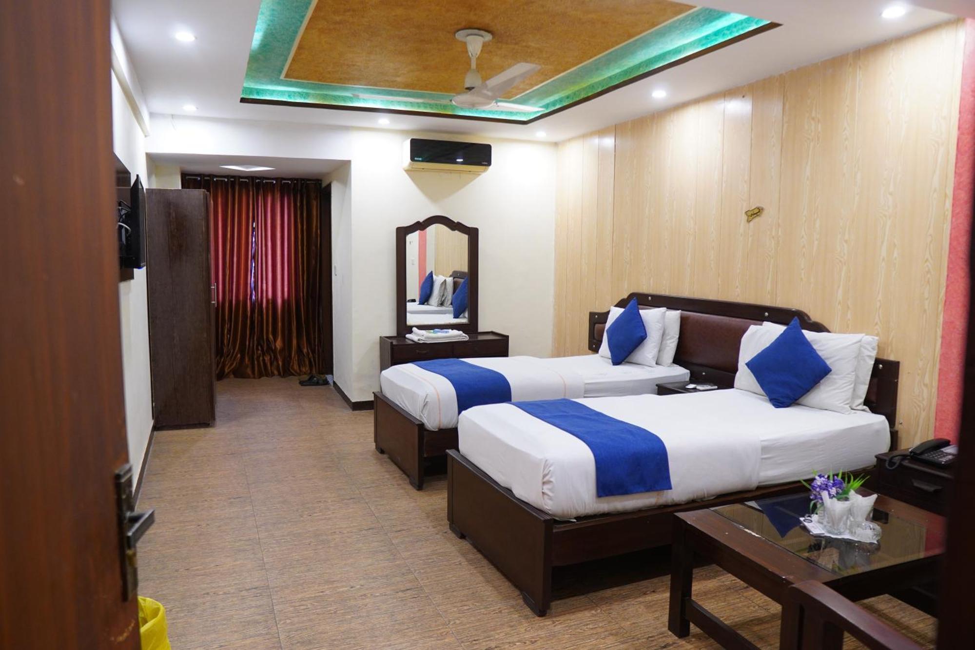 National Hotel Lahore Buitenkant foto