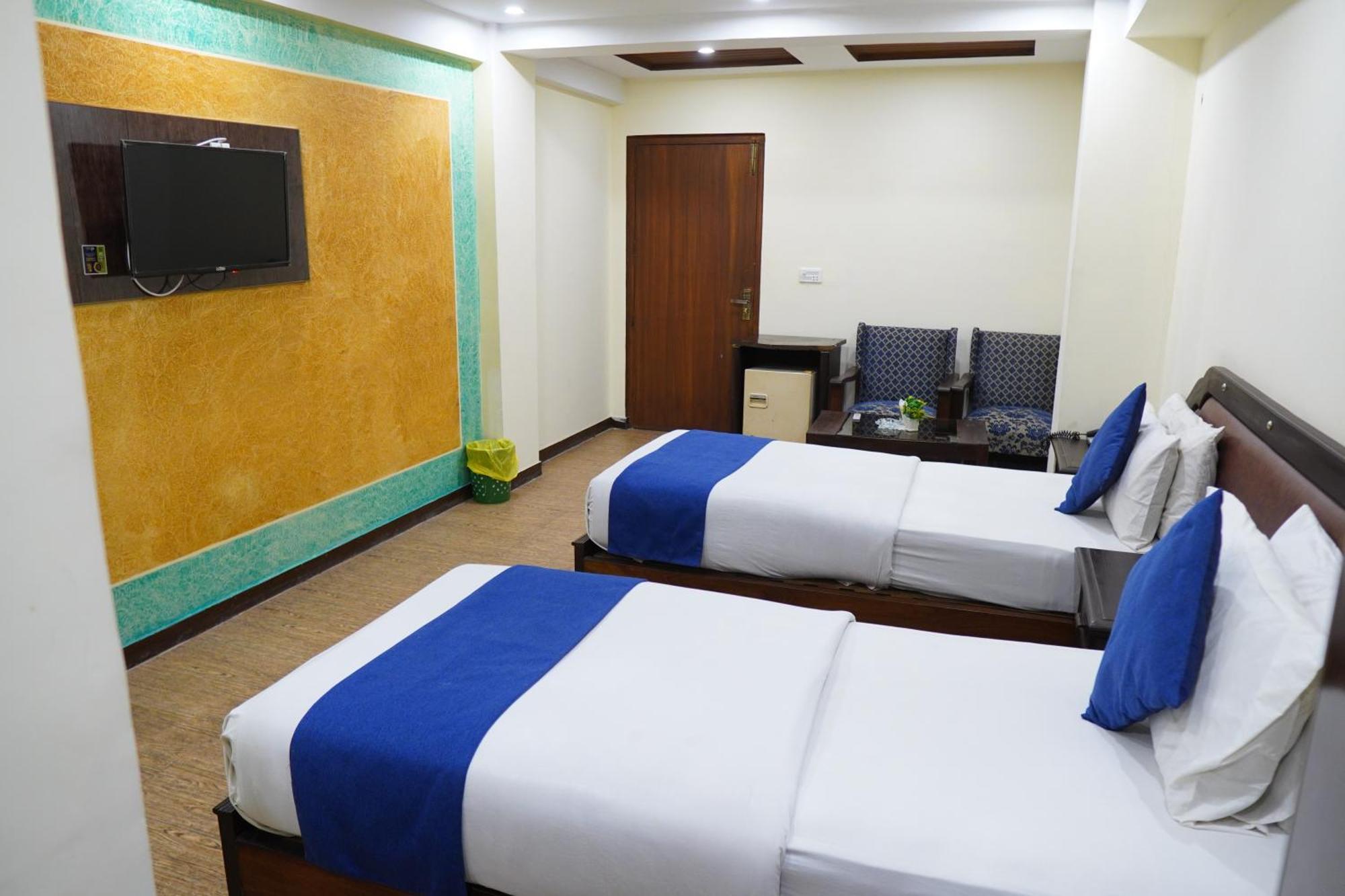 National Hotel Lahore Buitenkant foto