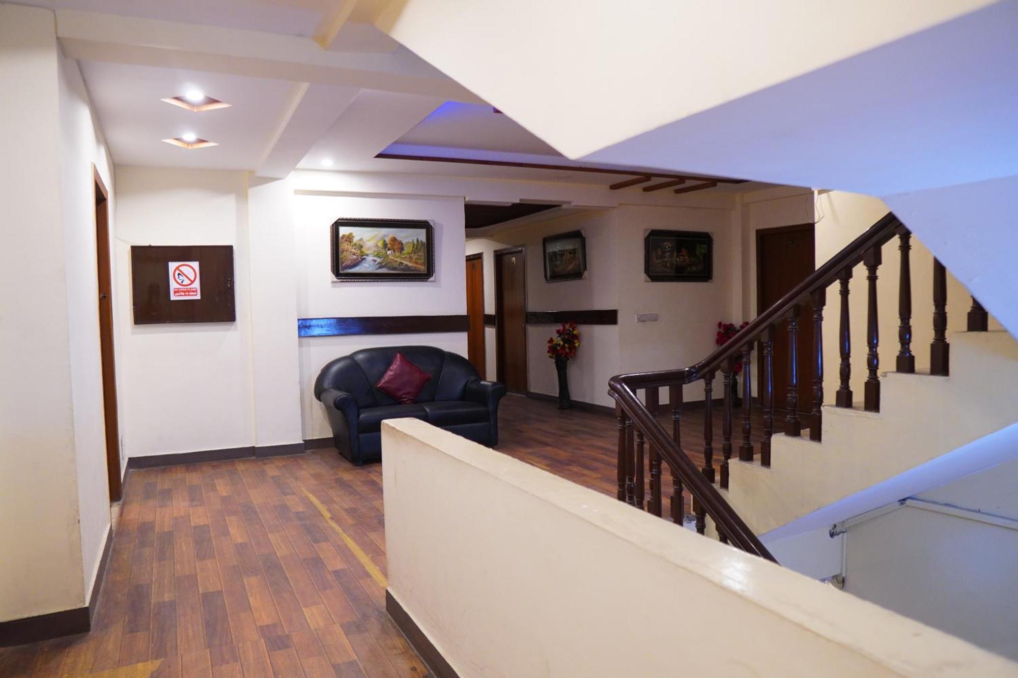 National Hotel Lahore Buitenkant foto